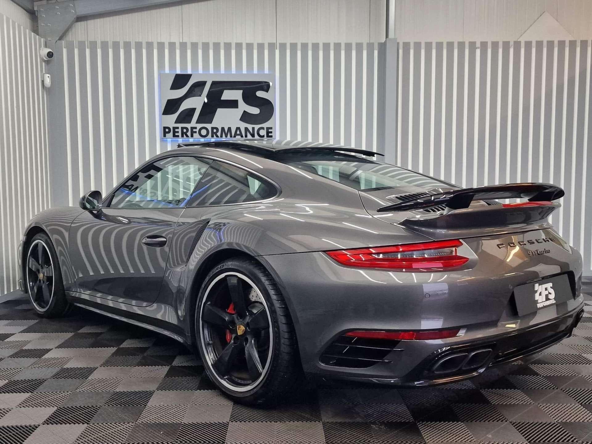 Porsche 911 — 4
